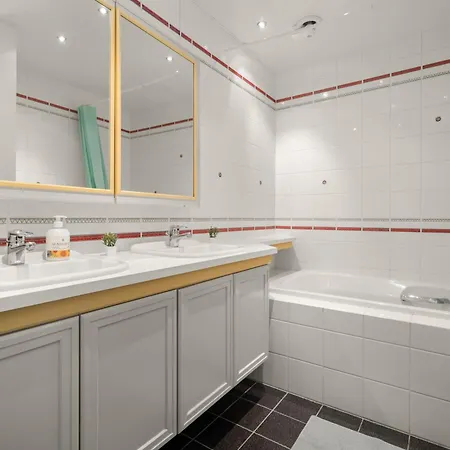 Charming With Stunning Views! Apartamento