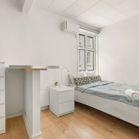 아파트 Charming With Stunning Views!